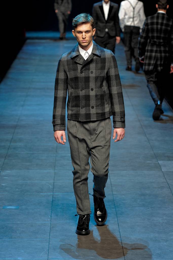 DOLCE & GABBANA  FALL WINTER 2011 RUNWAY