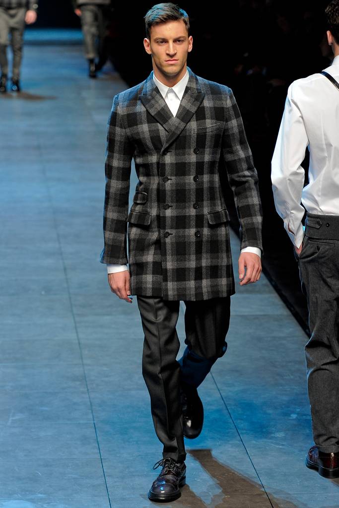 DOLCE & GABBANA  FALL WINTER 2011 RUNWAY
