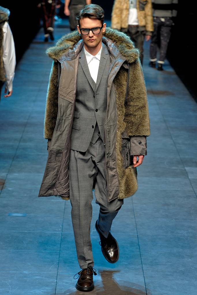 DOLCE & GABBANA  FALL WINTER 2011 RUNWAY