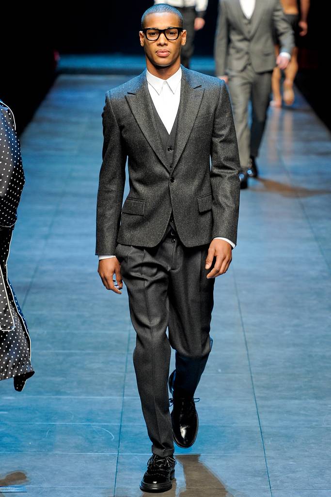 DOLCE & GABBANA  FALL WINTER 2011 RUNWAY