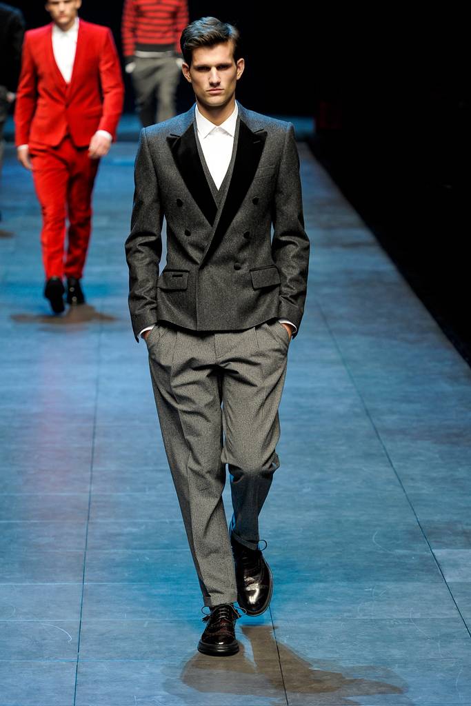 DOLCE & GABBANA  FALL WINTER 2011 RUNWAY