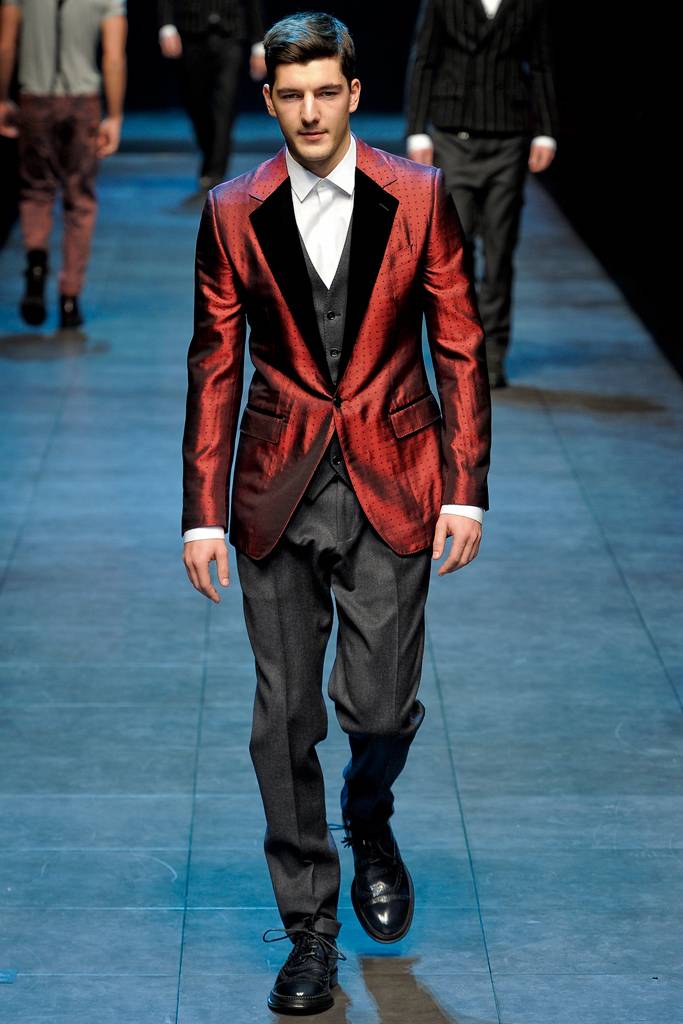 DOLCE & GABBANA  FALL WINTER 2011 RUNWAY