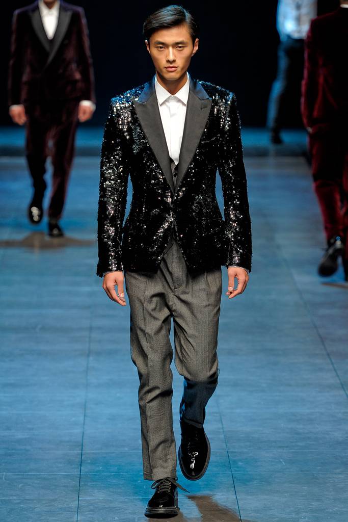 DOLCE & GABBANA  FALL WINTER 2011 RUNWAY