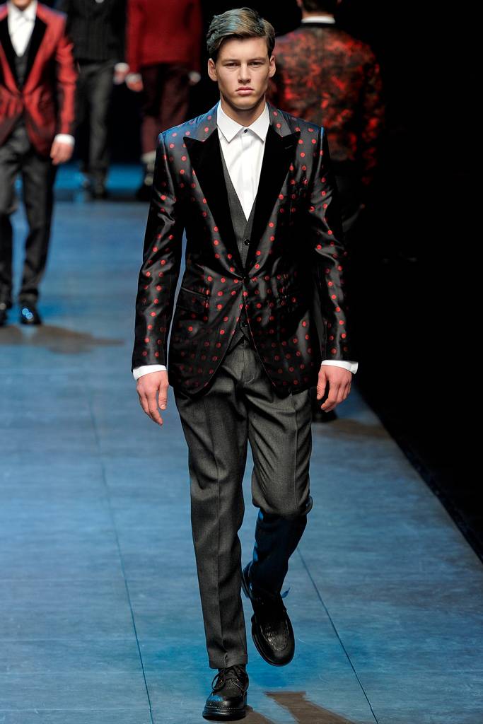 DOLCE & GABBANA  FALL WINTER 2011 RUNWAY