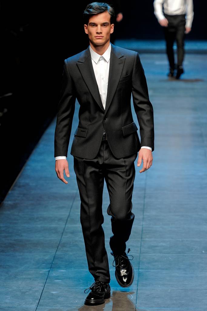 DOLCE & GABBANA  FALL WINTER 2011 RUNWAY