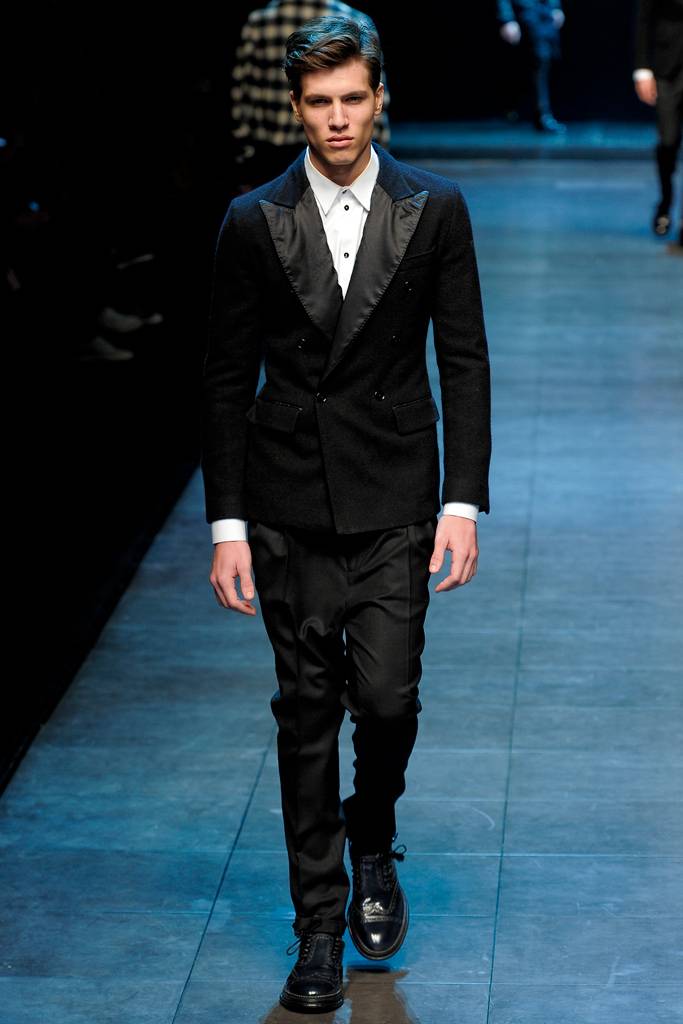 DOLCE & GABBANA  FALL WINTER 2011 RUNWAY