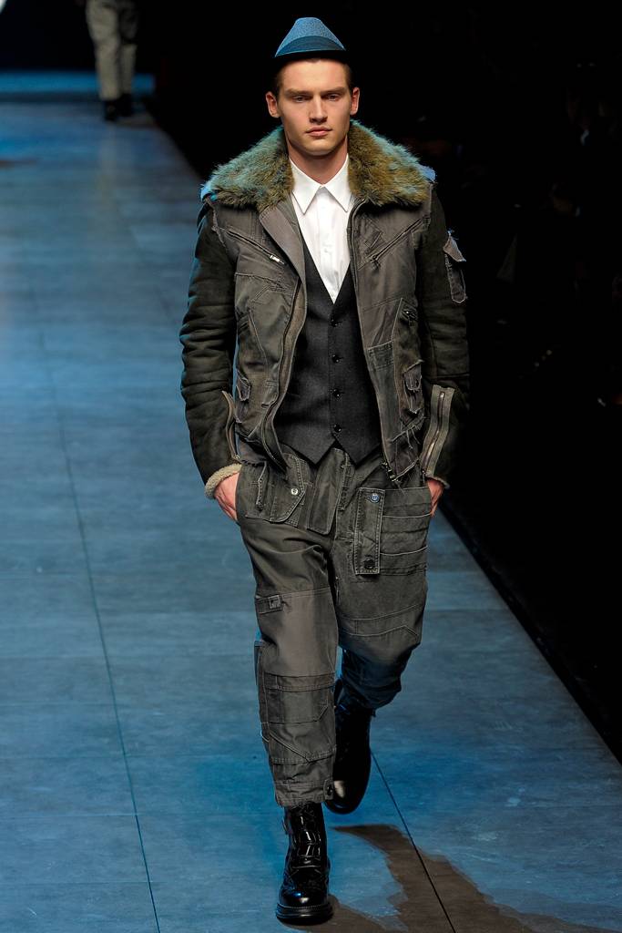 DOLCE & GABBANA  FALL WINTER 2011 RUNWAY
