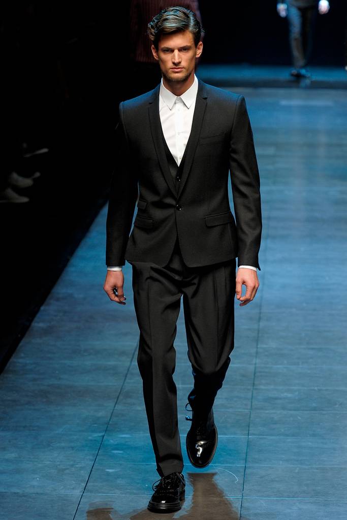 DOLCE & GABBANA  FALL WINTER 2011 RUNWAY