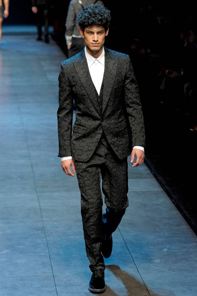 DOLCE & GABBANA  FALL WINTER 2011 RUNWAY