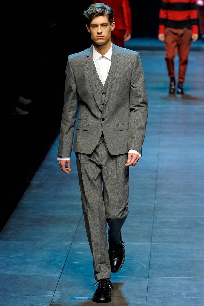 DOLCE & GABBANA  FALL WINTER 2011 RUNWAY