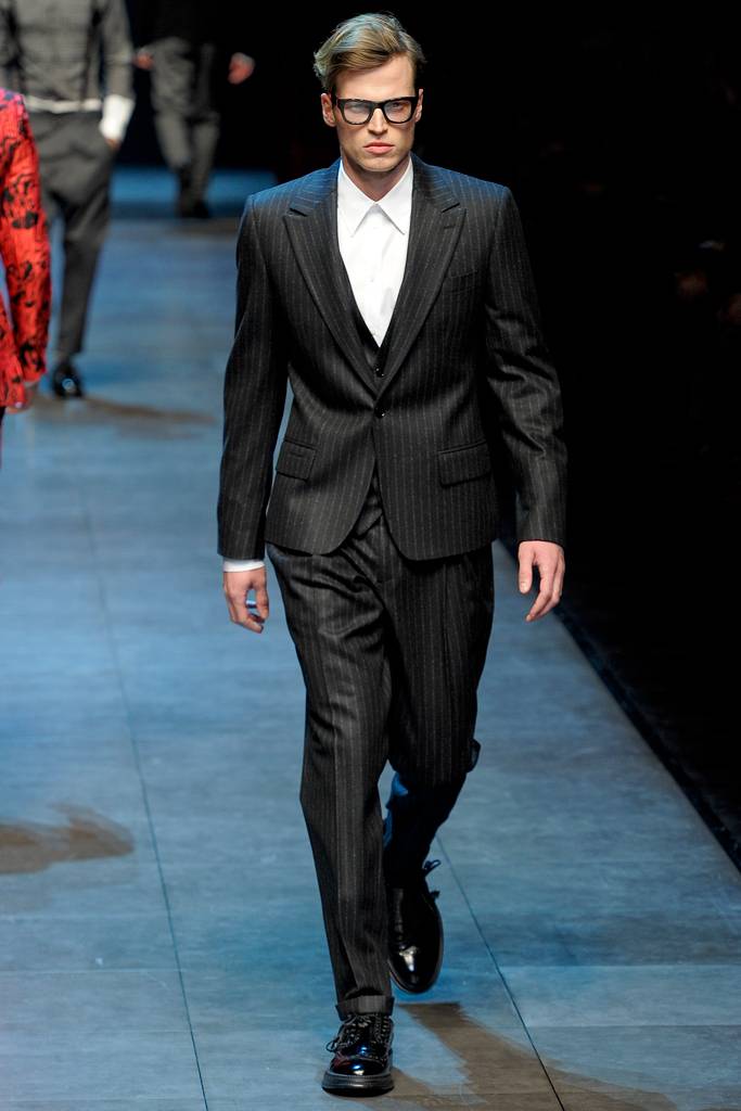 DOLCE & GABBANA  FALL WINTER 2011 RUNWAY