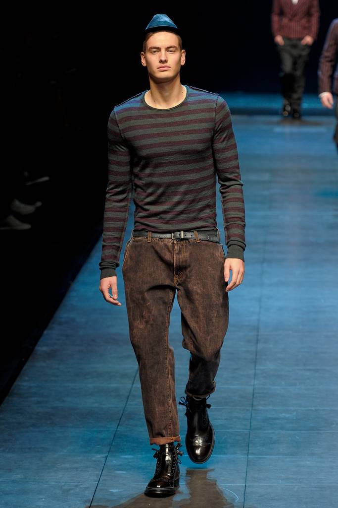 DOLCE & GABBANA  FALL WINTER 2011 RUNWAY