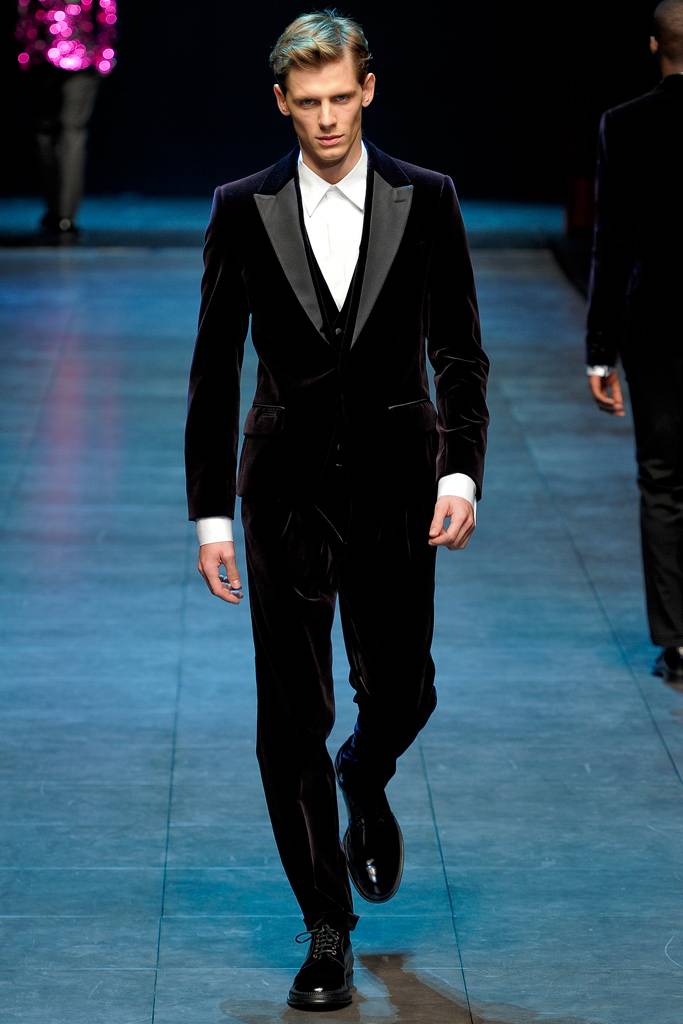 DOLCE & GABBANA  FALL WINTER 2011 RUNWAY