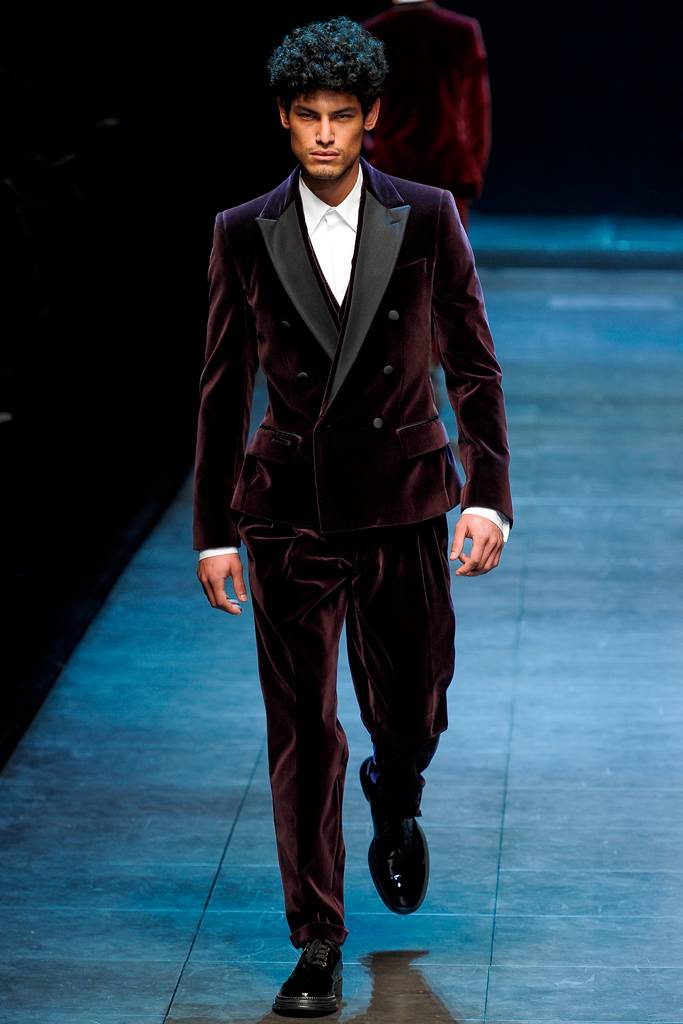 DOLCE & GABBANA  FALL WINTER 2011 RUNWAY