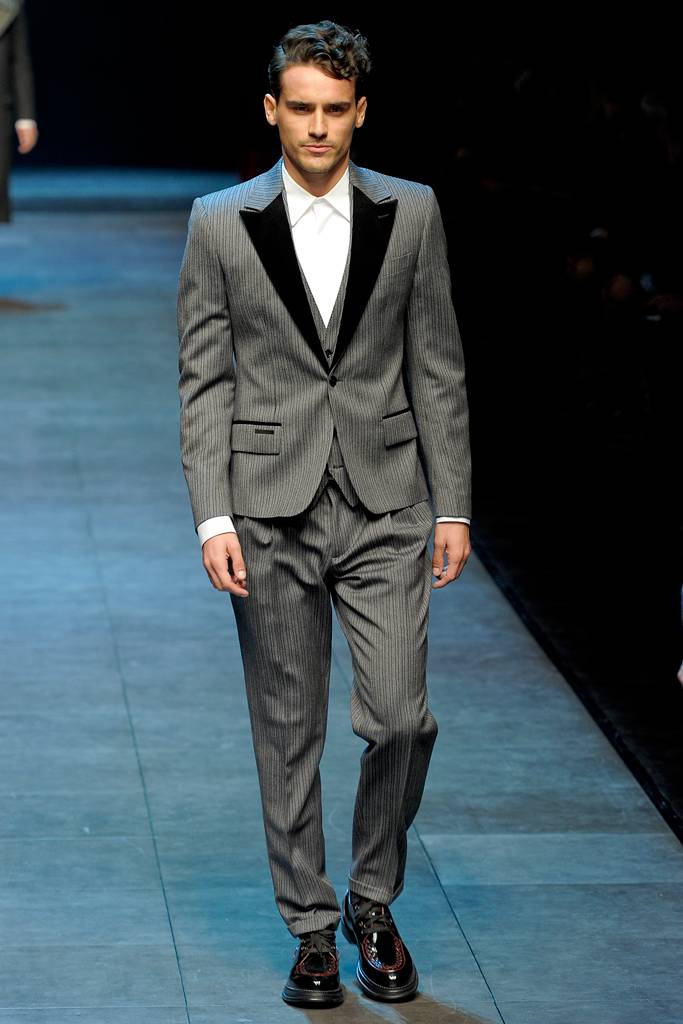 DOLCE & GABBANA  FALL WINTER 2011 RUNWAY