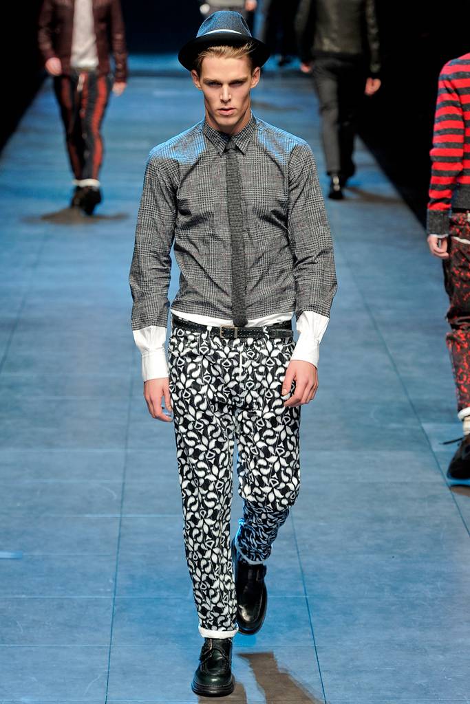 DOLCE & GABBANA  FALL WINTER 2011 RUNWAY