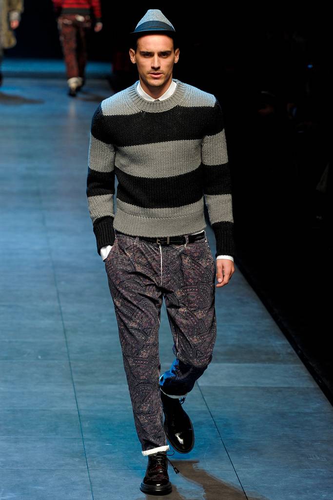 DOLCE & GABBANA  FALL WINTER 2011 RUNWAY