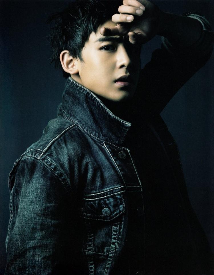 [SCANS] Nichkhun @ Photobook 2PM ARENA TOUR 2011