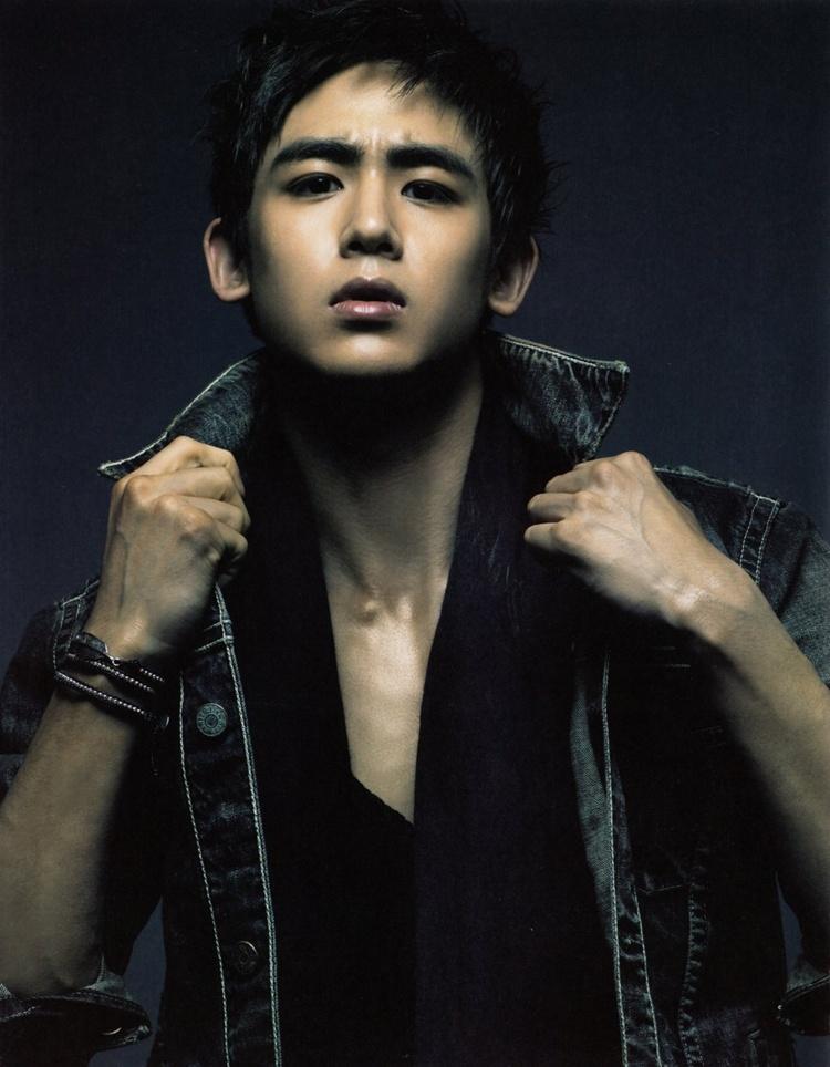 [SCANS] Nichkhun @ Photobook 2PM ARENA TOUR 2011