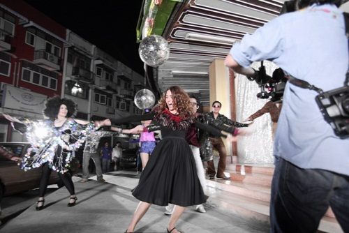 ปาล์มมี่ โชว์สเต็ปแดนซ์สนั่นใน MV กา กา กา