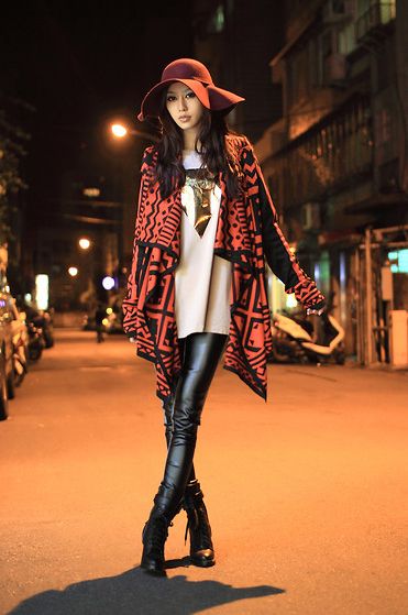 แฟชั่น สตรีทสไตล์สวย ๆ กับเลกกิ้งและถุงน่อง