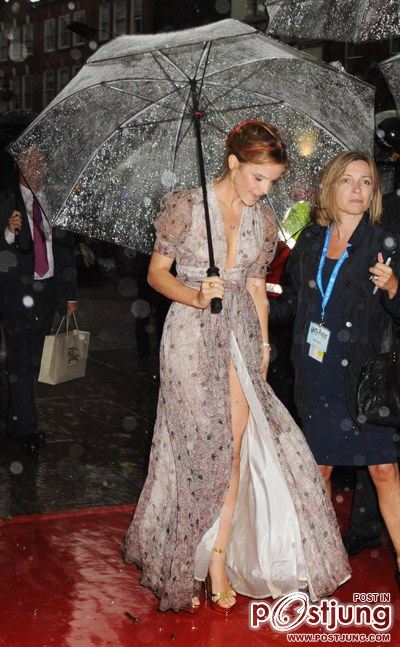 ฮือฮา!! " เอมม่า วัตสัน " คว้าผู้หญิงแต่งกายดีที่สุดของโลก