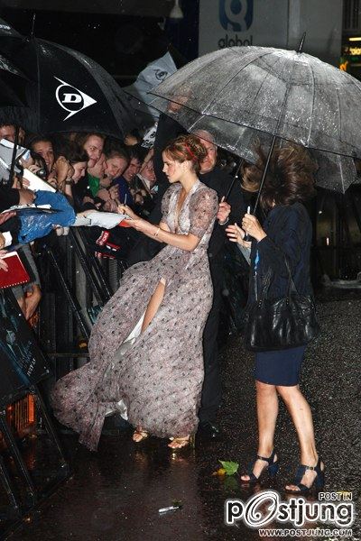 ฮือฮา!! " เอมม่า วัตสัน " คว้าผู้หญิงแต่งกายดีที่สุดของโลก