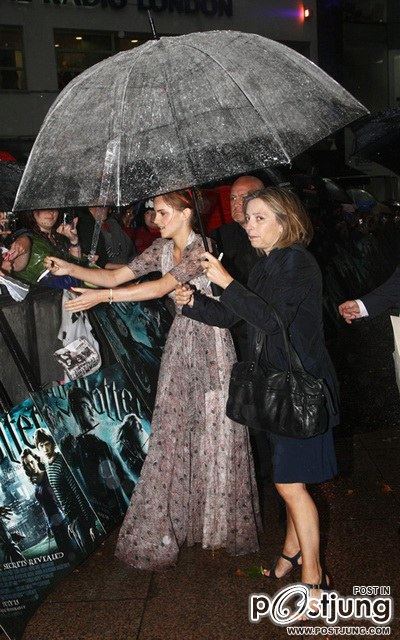 ฮือฮา!! " เอมม่า วัตสัน " คว้าผู้หญิงแต่งกายดีที่สุดของโลก