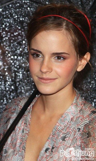 ฮือฮา!! " เอมม่า วัตสัน " คว้าผู้หญิงแต่งกายดีที่สุดของโลก