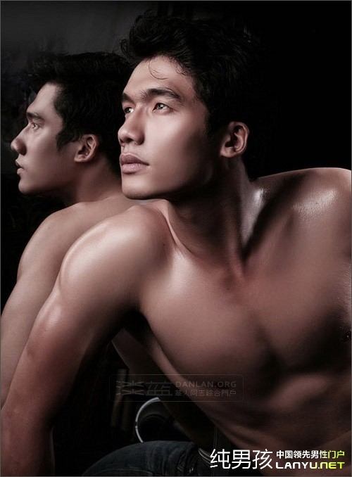 อาตี๋๋ส่องกระจก