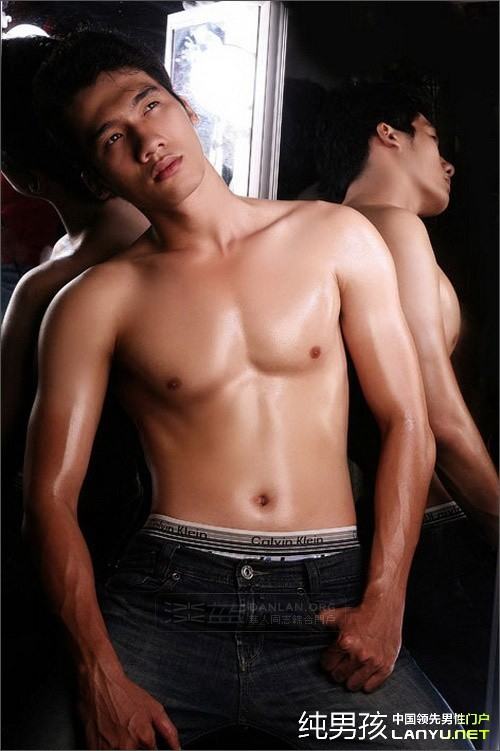 อาตี๋๋ส่องกระจก