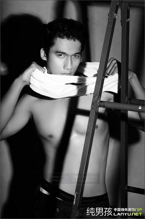 อาตี๋๋ส่องกระจก