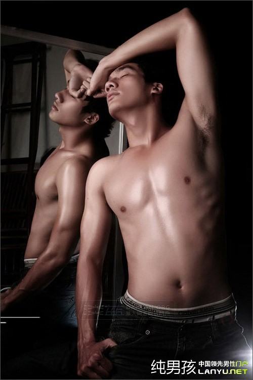 อาตี๋๋ส่องกระจก