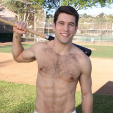 เล่นเบสบอลกันครับ