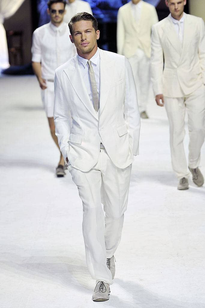 DOLCE & GABBANA SPRING SUMMER 2011 RUNWAY