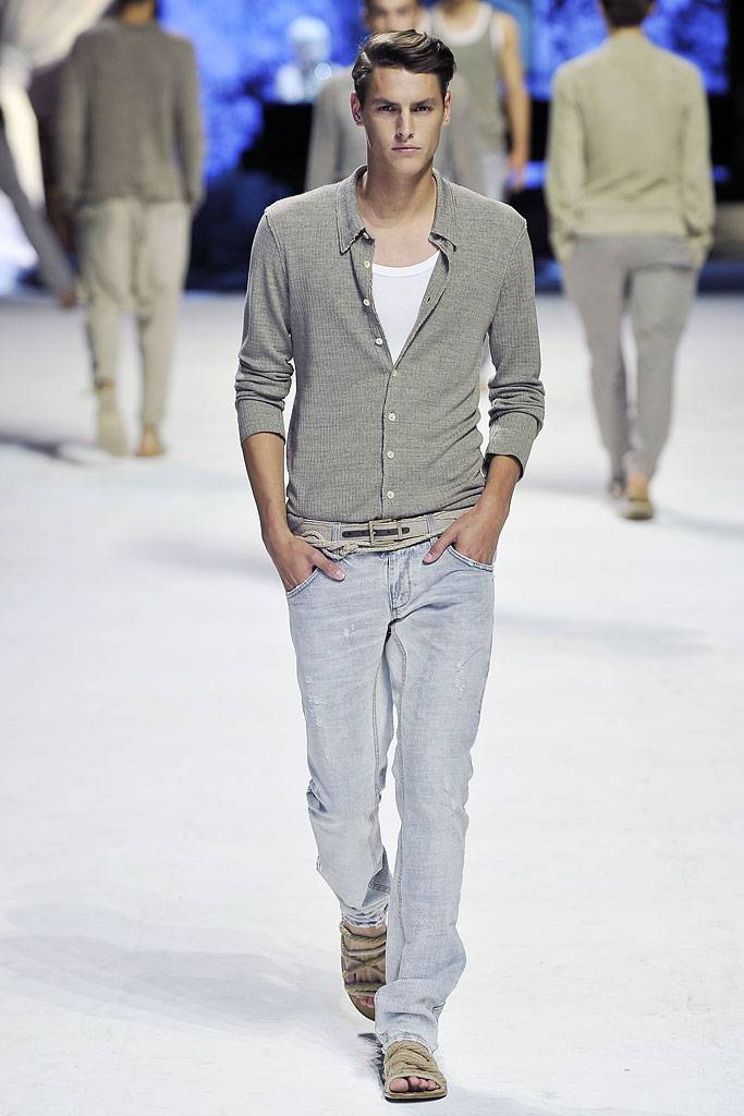 DOLCE & GABBANA SPRING SUMMER 2011 RUNWAY