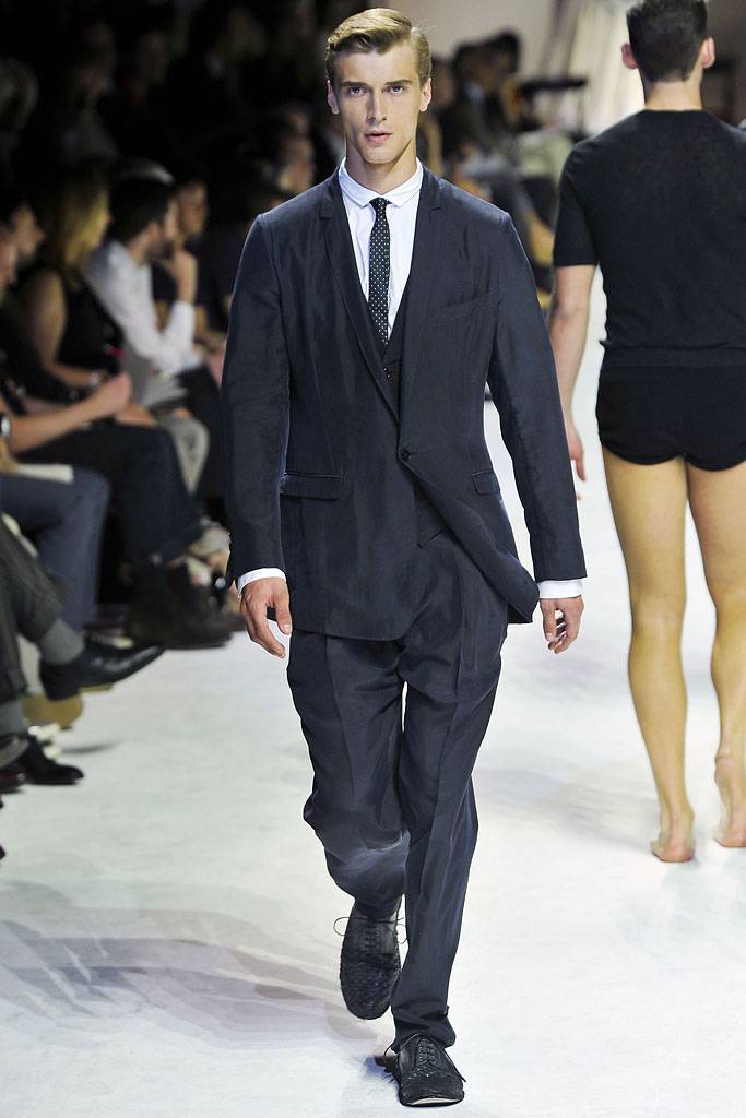 DOLCE & GABBANA SPRING SUMMER 2011 RUNWAY