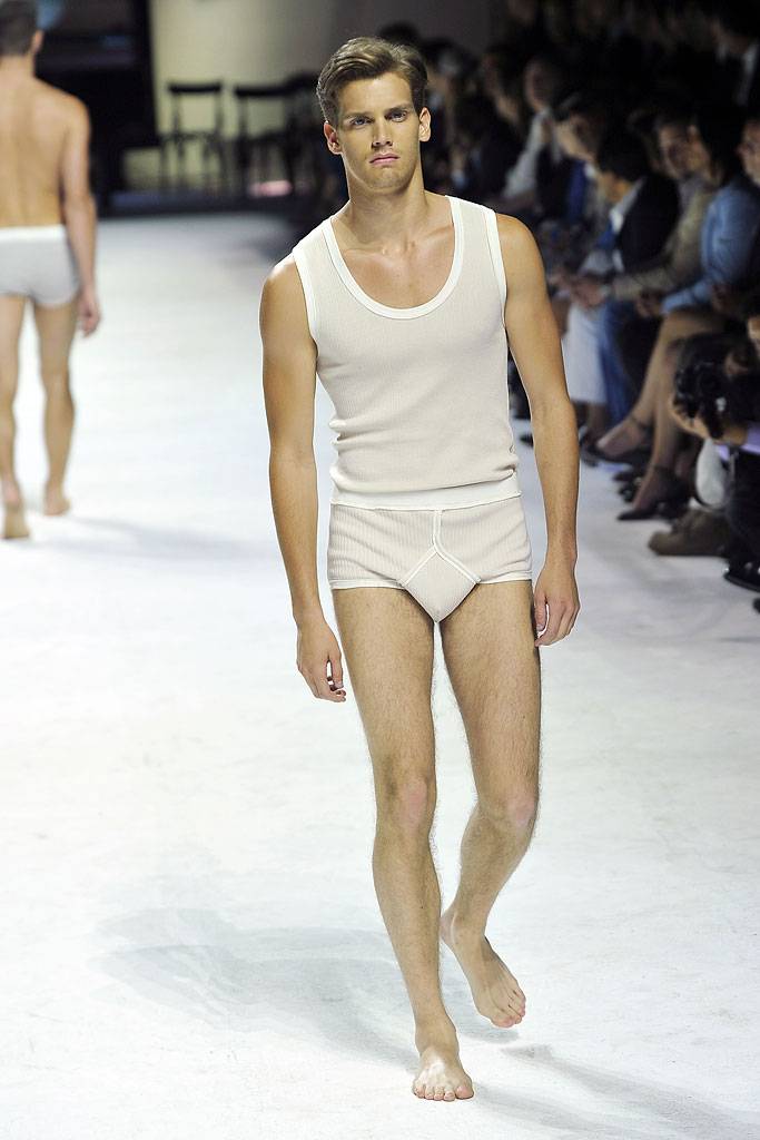 DOLCE & GABBANA SPRING SUMMER 2011 RUNWAY