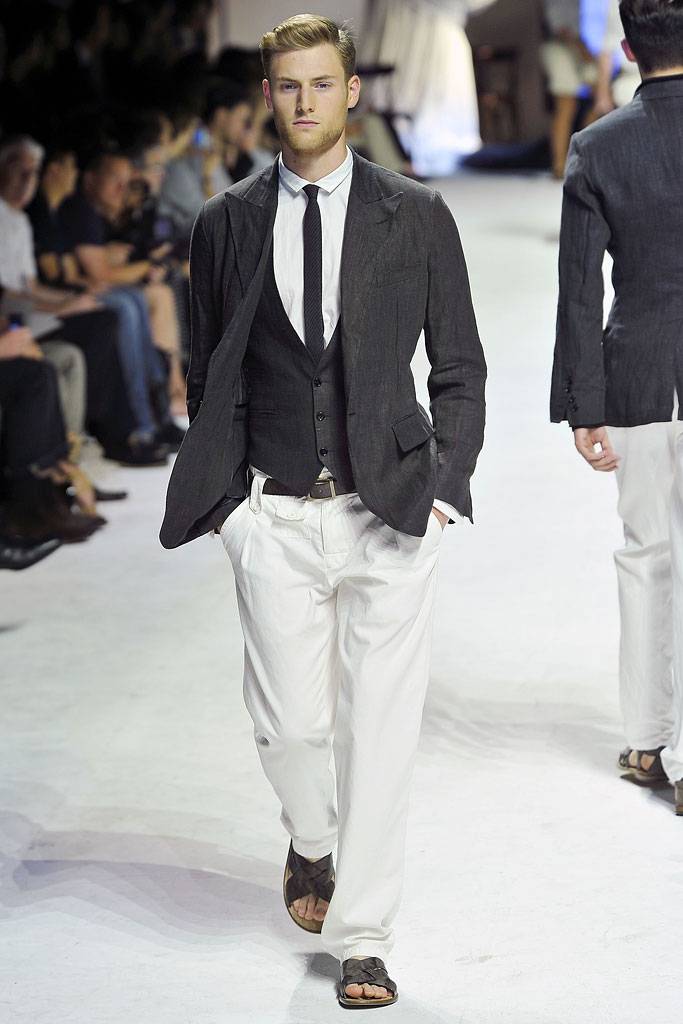 DOLCE & GABBANA SPRING SUMMER 2011 RUNWAY