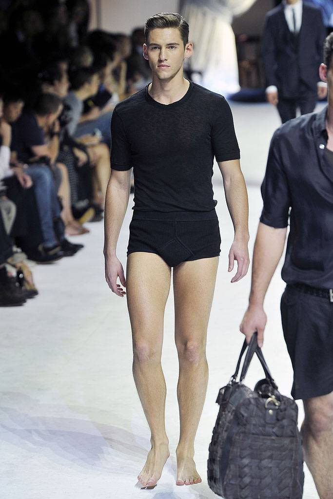 DOLCE & GABBANA SPRING SUMMER 2011 RUNWAY