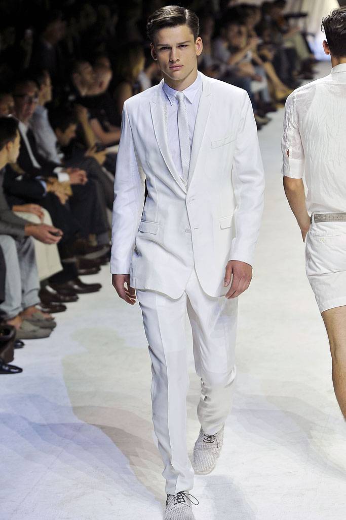 DOLCE & GABBANA SPRING SUMMER 2011 RUNWAY