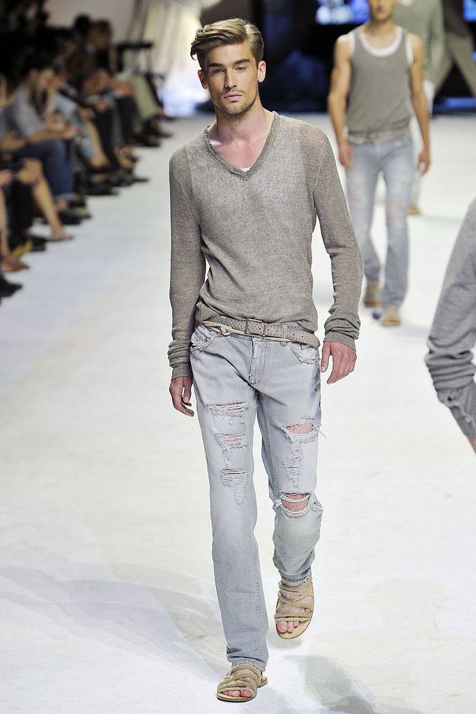 DOLCE & GABBANA SPRING SUMMER 2011 RUNWAY