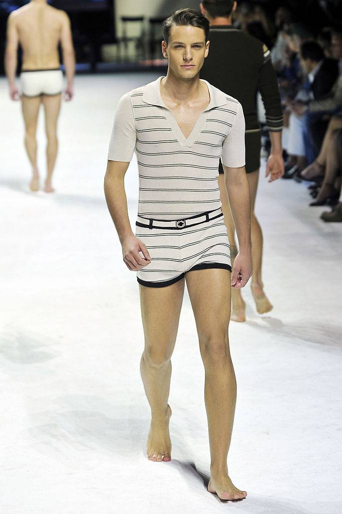 DOLCE & GABBANA SPRING SUMMER 2011 RUNWAY