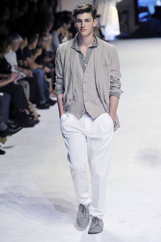 DOLCE & GABBANA SPRING SUMMER 2011 RUNWAY