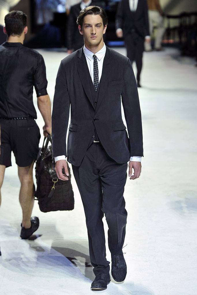 DOLCE & GABBANA SPRING SUMMER 2011 RUNWAY