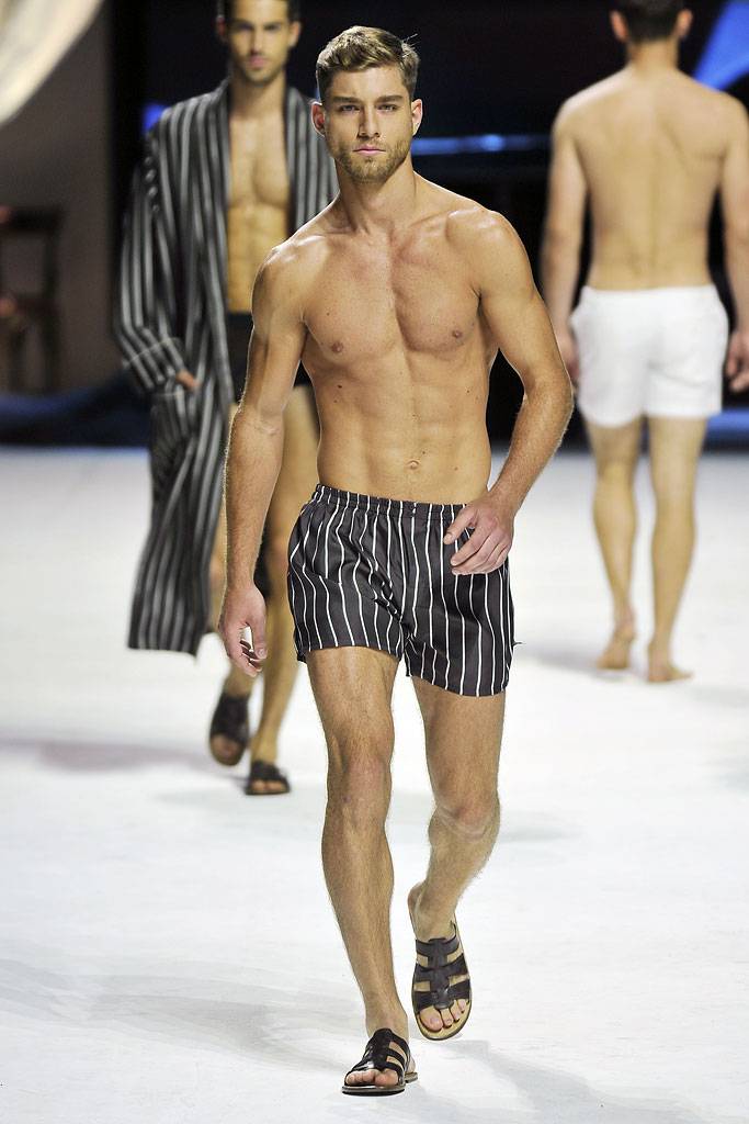 DOLCE & GABBANA SPRING SUMMER 2011 RUNWAY