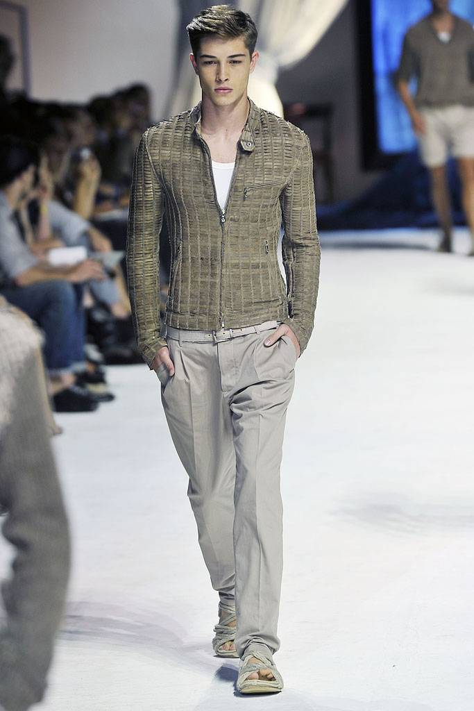 DOLCE & GABBANA SPRING SUMMER 2011 RUNWAY