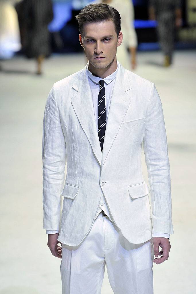 DOLCE & GABBANA SPRING SUMMER 2011 RUNWAY