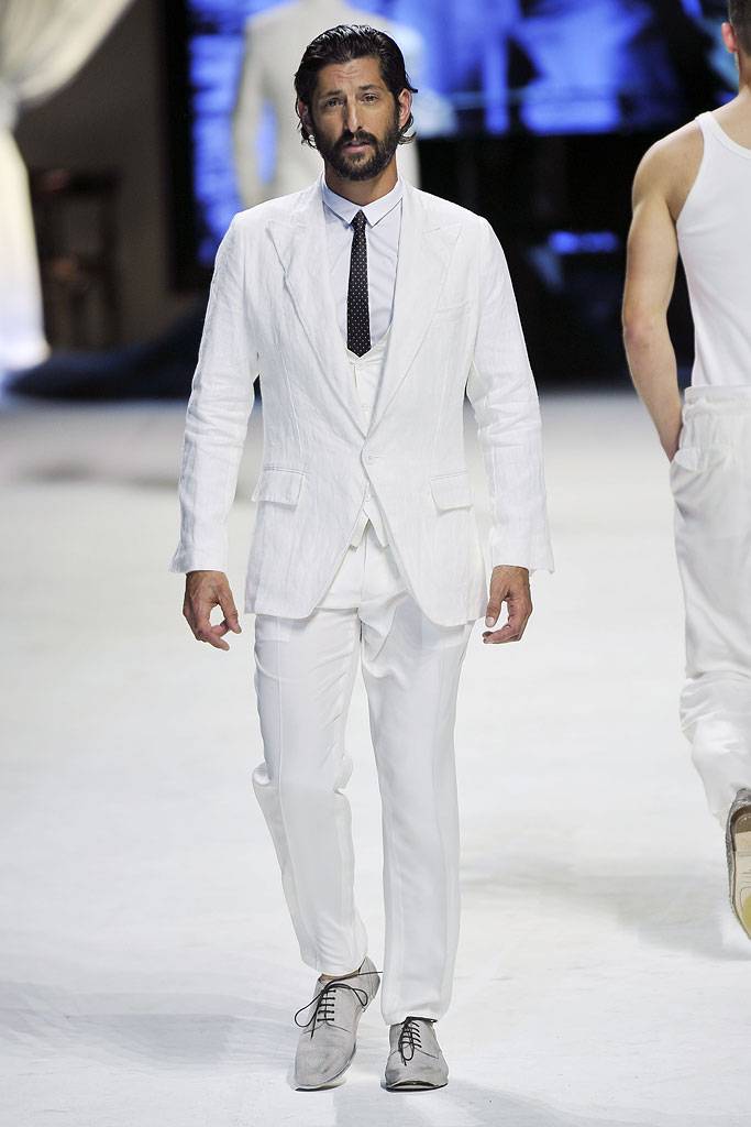 DOLCE & GABBANA SPRING SUMMER 2011 RUNWAY