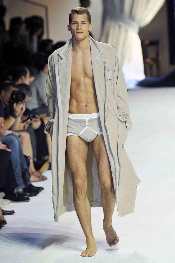 DOLCE & GABBANA SPRING SUMMER 2011 RUNWAY